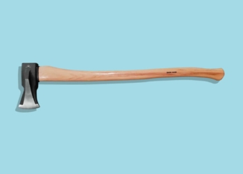 This is the cover photo for our Best Wood Splitting Mauls article. It features a wood maul with hickory handle overlaid on a blue background.