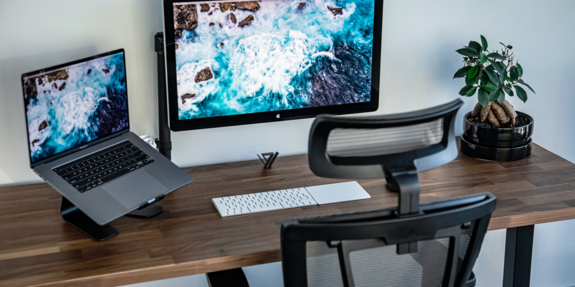 Best types of wood for desks cover photo